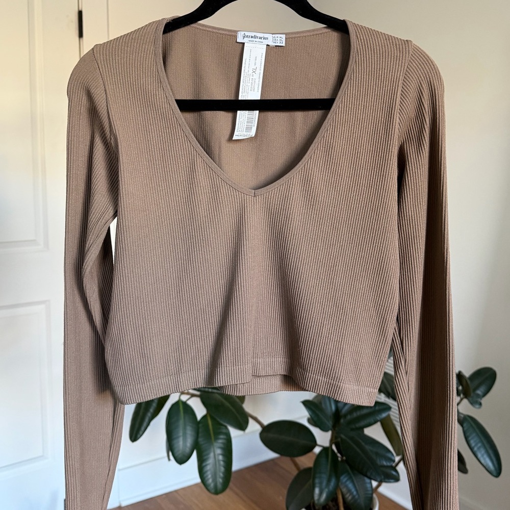 Stradivarius Ribbed V-Neck Crop Top - Brown